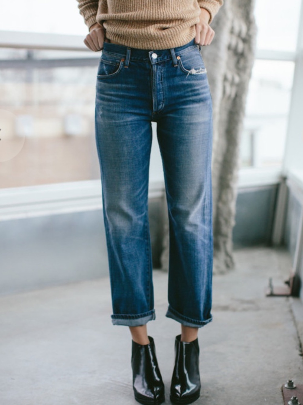 Citizens Of Humanity Cora High-Rise Relaxed Crop Jeans Button-Fly Distressed 28